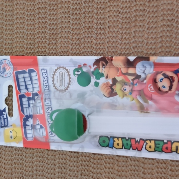 Pez Dispenser Yoshi w/ candy New - Picture 2 of 5
